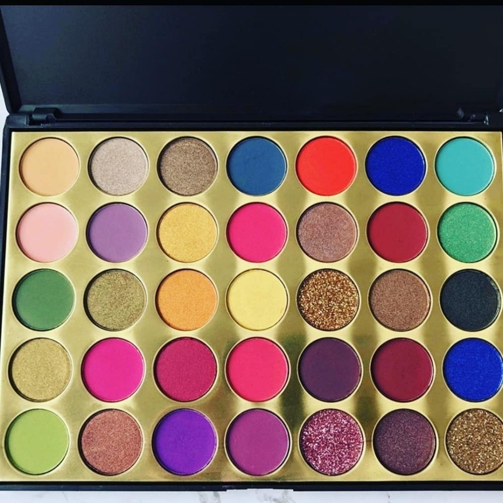 35 Colorful eyeshadow palette